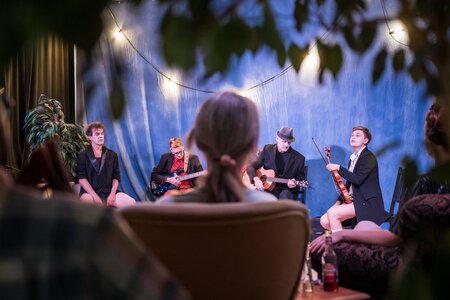 ADVENTSCAFÈ & KONZERT mit dem Post Apocalyptic Café Orchestra